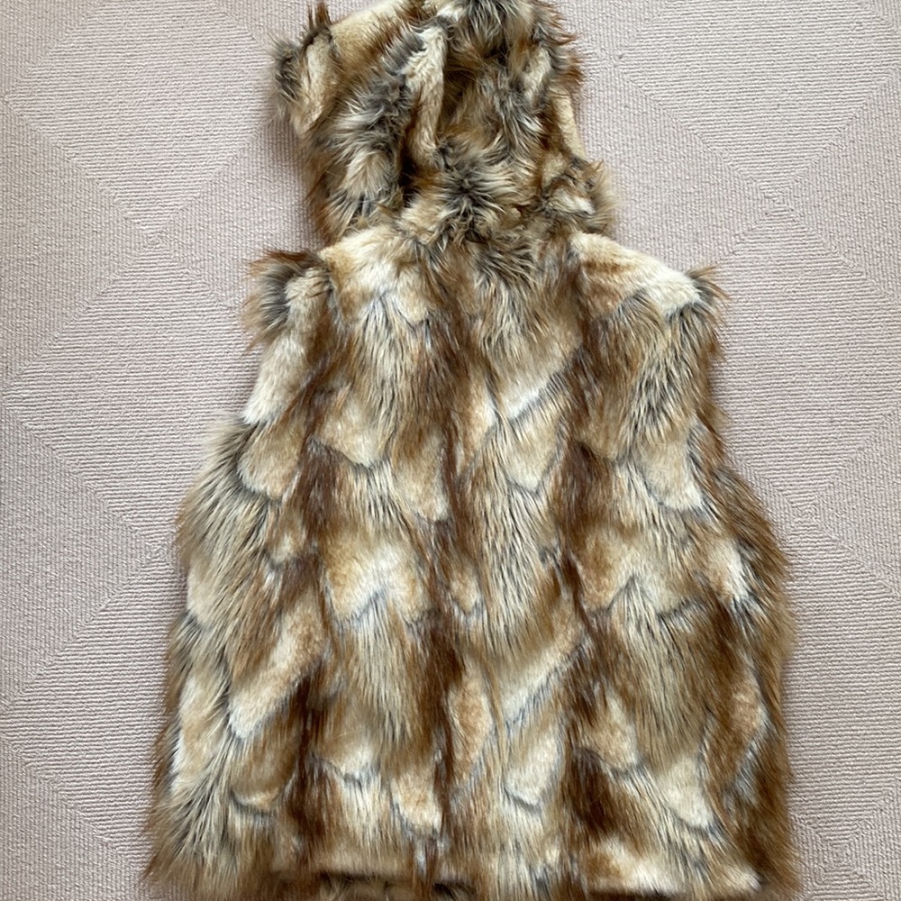NWOT Regent Park Reversible Faux Fur/Polyester Hooded Vest Size M